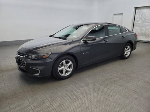 Used 2017 Chevrolet Malibu LS image 2