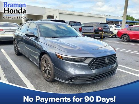 Used 2025 Honda Accord SE image 1