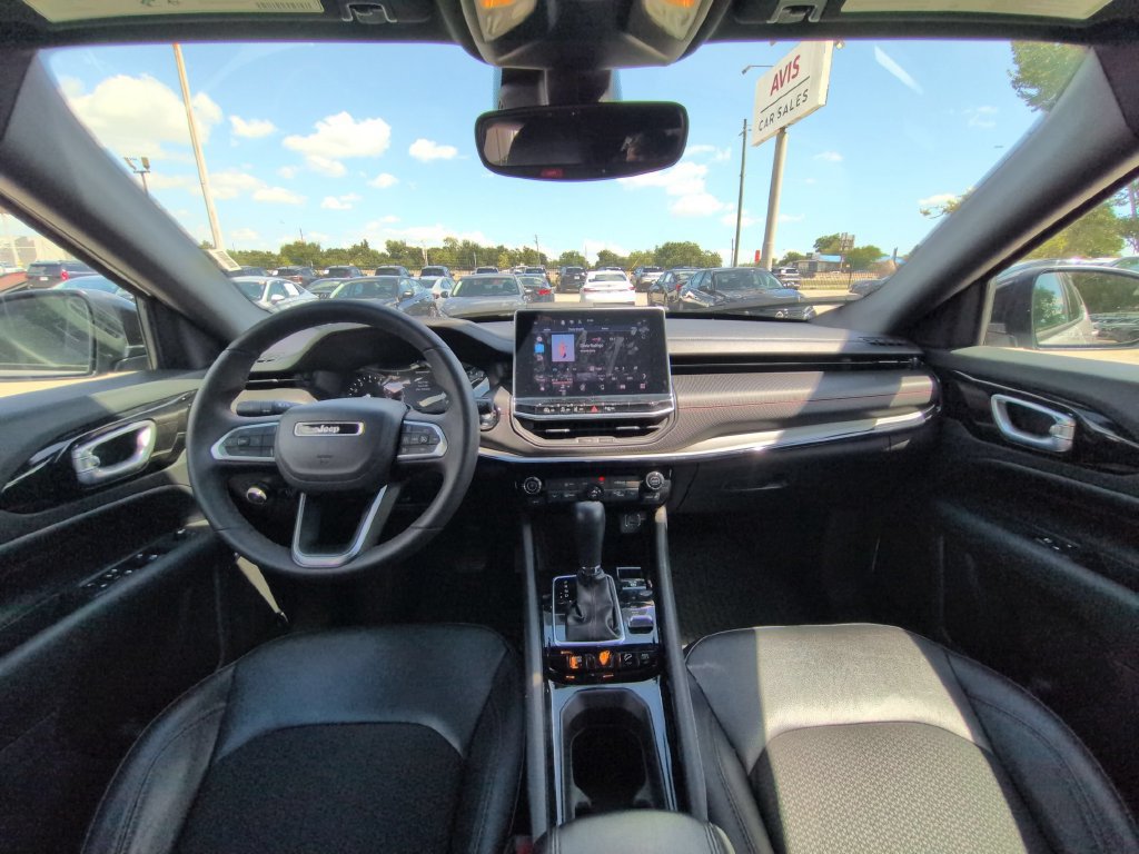 Used 2025 Jeep Compass Trailhawk AWD/4WD image 25