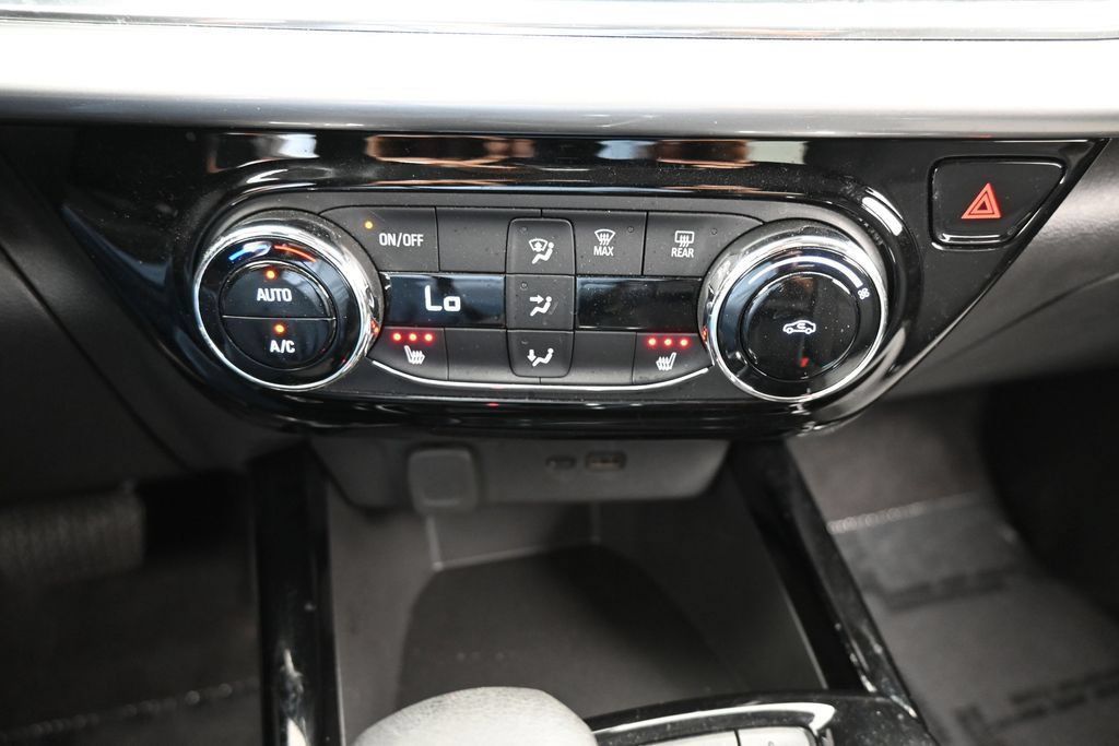 Used 2024 Chevrolet Trax LT w/ Driver Confidence Package FWD image 24