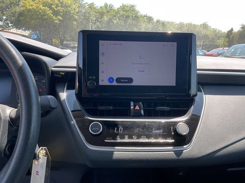 Used 2025 Toyota Corolla LE FWD image 27