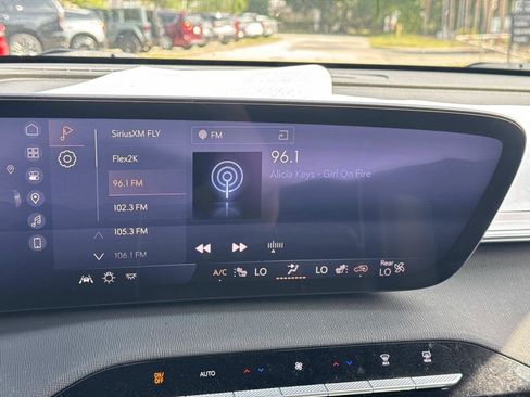 Used 2025 Buick Enclave Preferred FWD image 24