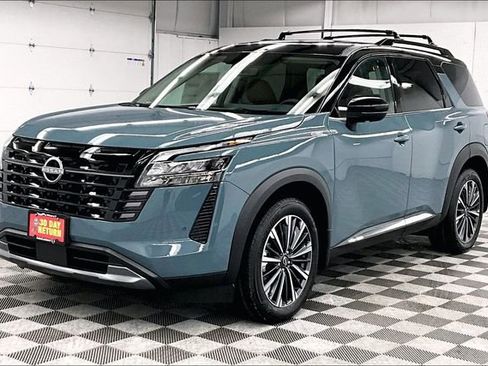 New 2026 Nissan Pathfinder Platinum image 3