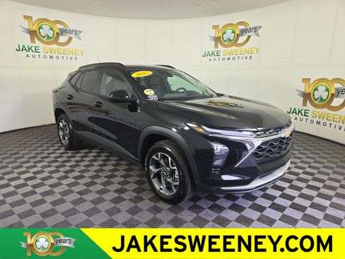 Used 2025 Chevrolet Trax LT w/ Driver Confidence Package FWD image 1