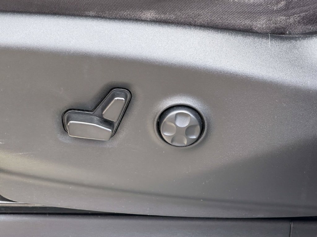 Used 2022 Chrysler Pacifica Touring-L FWD image 21