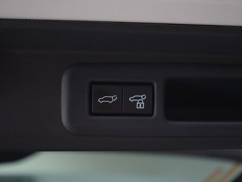 Used 2025 Toyota Sequoia Platinum image 18