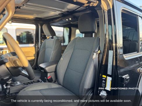 Used 2025 Jeep Wrangler Unlimited Sahara AWD/4WD image 11