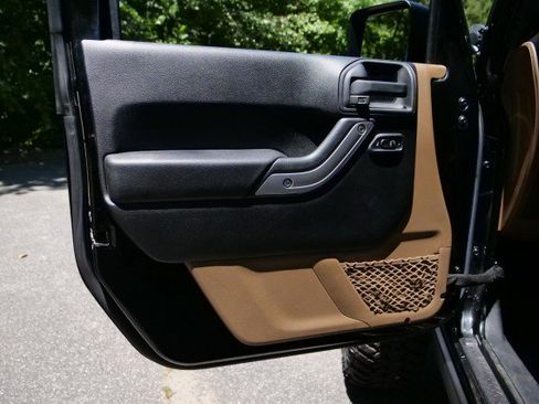 Used 2014 Jeep Wrangler Rubicon w/ Power Convenience Group AWD/4WD image 26