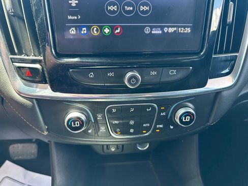 Used 2020 Chevrolet Traverse LT FWD image 15