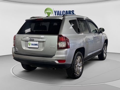 Used 2016 Jeep Compass Latitude AWD/4WD image 5
