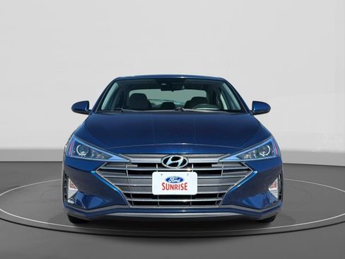 Used 2020 Hyundai Elantra SE FWD image 3