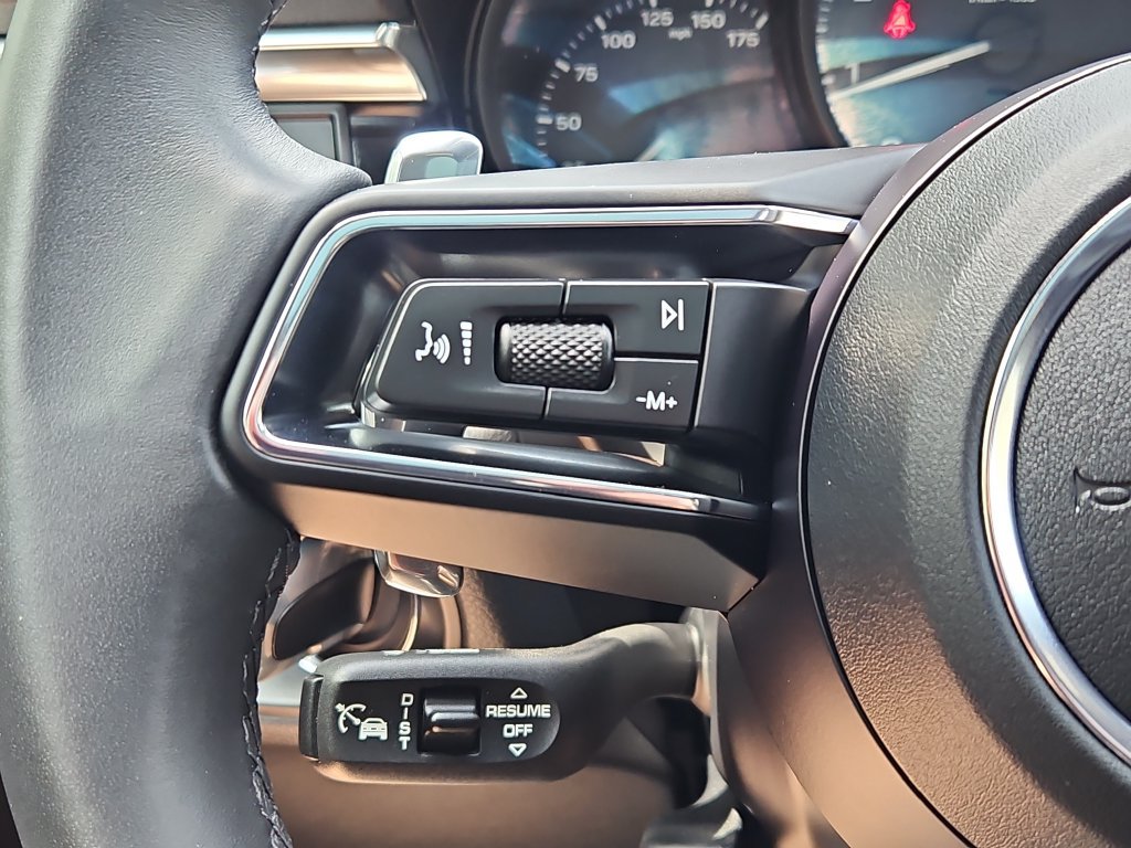 Certified 2026 Porsche Macan AWD/4WD image 28