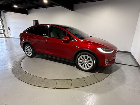Used 2018 Tesla Model X 75D AWD/4WD image 8