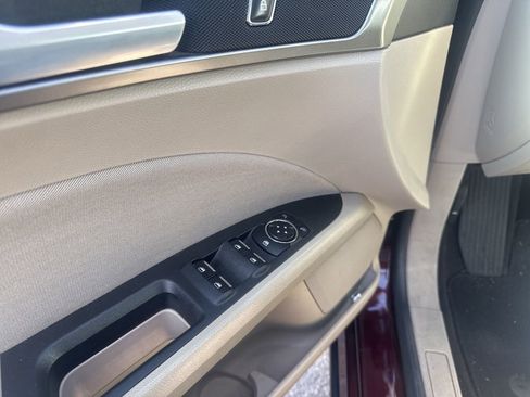 Used 2018 Ford Fusion SE w/ Fusion SE Technology Package image 6