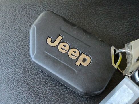 Used 2022 Jeep Gladiator Sport AWD/4WD image 26