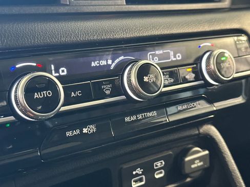 Used 2024 Honda Pilot Touring image 20