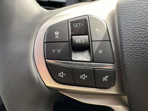 Used 2025 Ford Explorer Active w/ Active Comfort Package AWD/4WD image 18