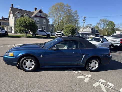 Used 1999 Ford Mustang Convertible RWD image 2