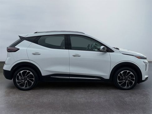 Used 2023 Chevrolet Bolt EUV Premier image 2