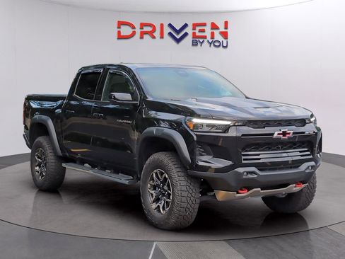 Used 2024 Chevrolet Colorado ZR2 w/ Technology Package AWD/4WD image 7