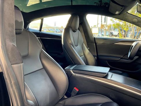 Used 2022 Tesla Model S Plaid image 7