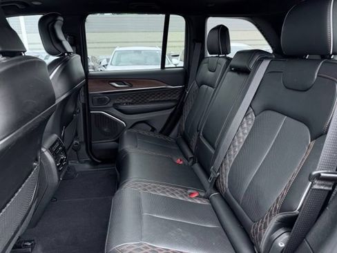 Used 2025 Jeep Grand Cherokee Summit AWD/4WD image 23