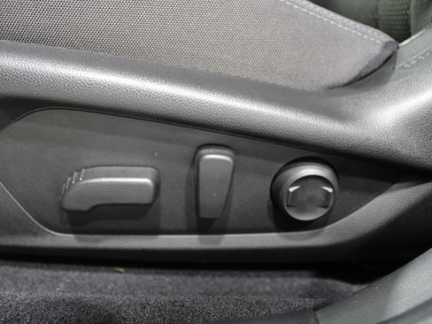 Used 2024 Subaru Crosstrek 2.0i Premium image 4