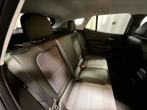 Used 2025 Chevrolet Trax LT w/ LT Convenience Package image 16