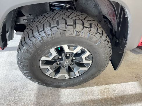 Certified 2023 Toyota Tacoma TRD Off-Road w/ TRD Premium Off Road Package AWD/4WD image 10