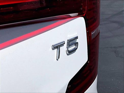 Used 2019 Volvo S60 T5 Momentum w/ Premium Package FWD image 11