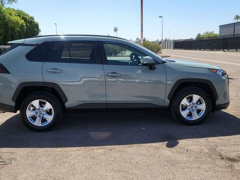 Used 2021 Toyota RAV4 XLE w/ Convenience Package FWD image 10