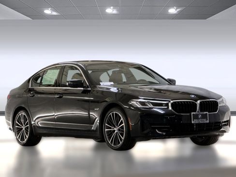 Certified 2023 BMW 530e w/ Convenience Package image 6
