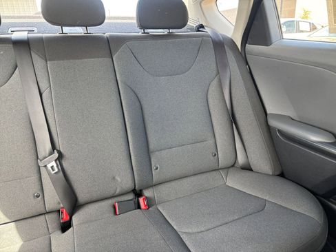 Used 2025 Kia K4 LXS image 36