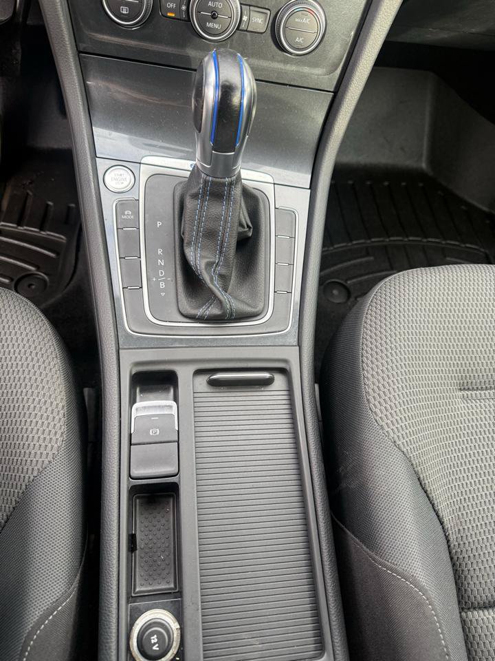 Used 2019 Volkswagen e-Golf SE w/ Driver Assistance Package FWD image 20