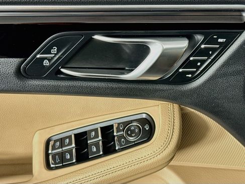Used 2023 Porsche Macan AWD/4WD image 21