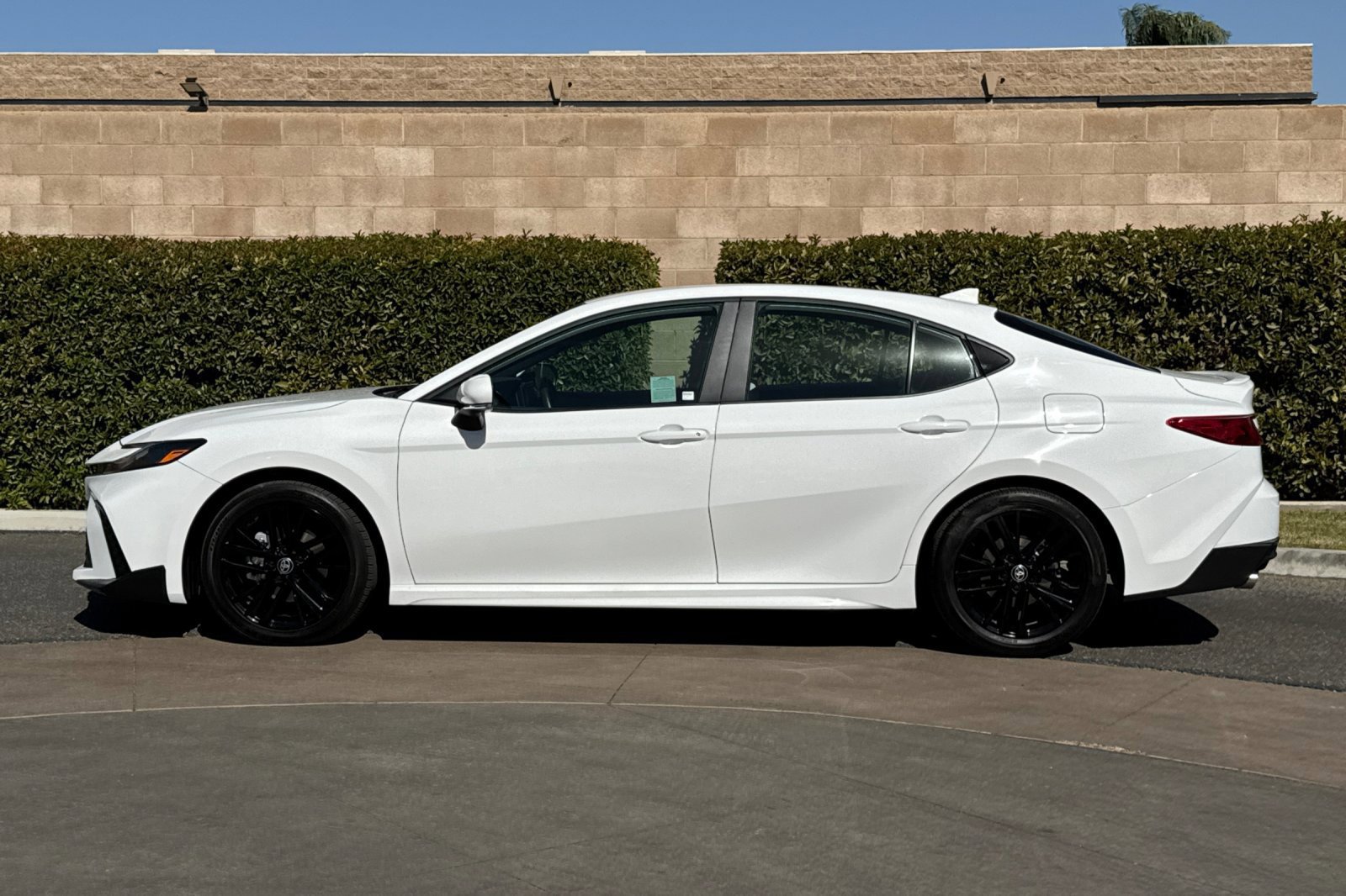 Used 2026 Toyota Camry SE FWD image 7