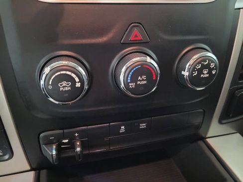 Used 2018 RAM 1500 Classic SLT image 33