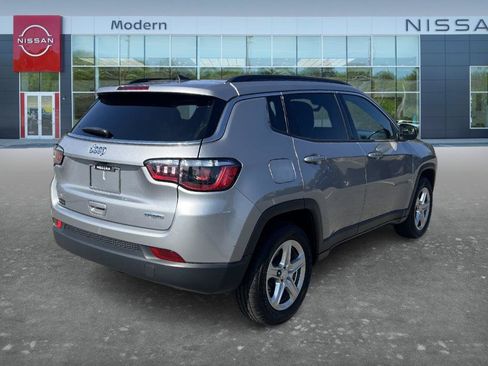 Used 2024 Jeep Compass Latitude AWD/4WD image 5