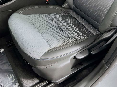 Used 2025 Chevrolet Trax LT w/ LT Convenience Package FWD image 19