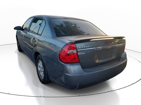 Used 2005 Chevrolet Malibu LS w/ Preferred Equipment Group FWD image 4