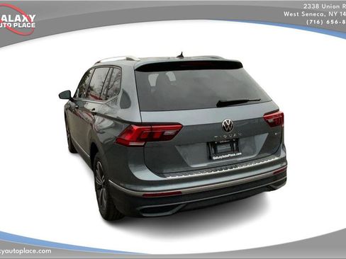 Used 2024 Volkswagen Tiguan SE image 7