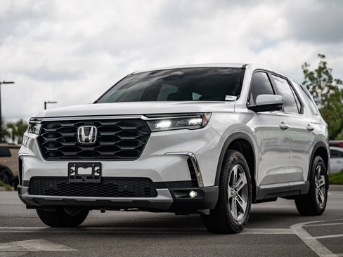 Used 2025 Honda Pilot EX-L image 3