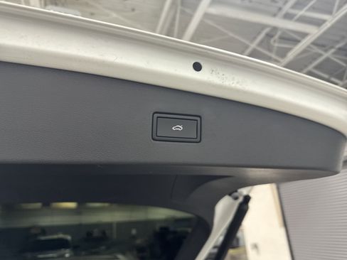 Certified 2024 Volkswagen Tiguan SE R-Line AWD/4WD image 38