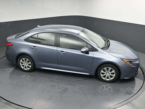 Used 2025 Toyota Corolla LE image 34
