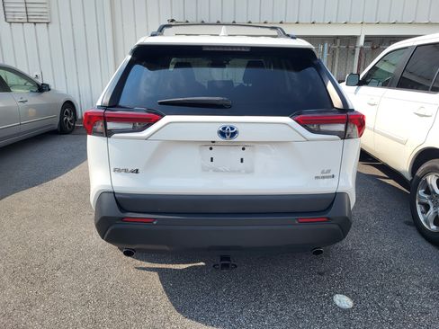 Used 2020 Toyota RAV4 LE AWD/4WD image 5