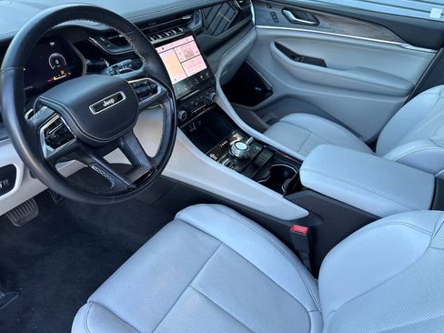 Used 2022 Jeep Grand Cherokee Overland w/ Adv Protech Group III image 9