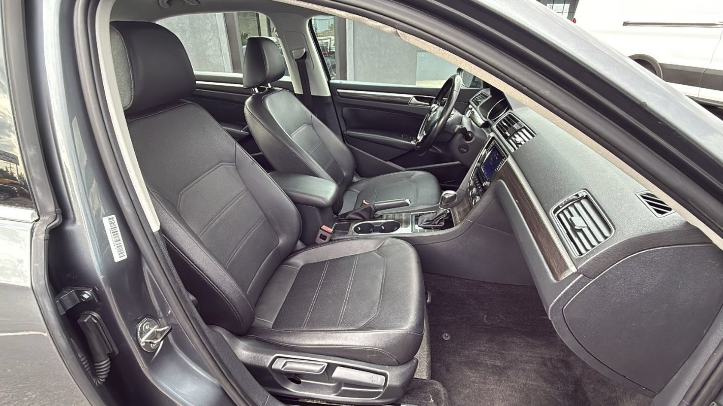Used 2018 Volkswagen Passat 2.0T SE FWD image 18