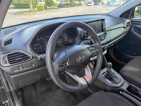 Used 2018 Hyundai Elantra GT FWD image 12