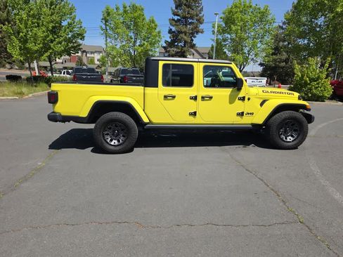 Used 2023 Jeep Gladiator Sport AWD/4WD image 6