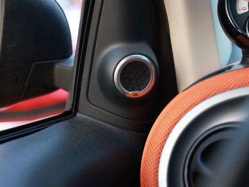 Used 2016 smart fortwo passion image 41